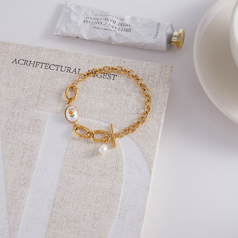 1 Piece Retro Flower Stainless Steel Waterproof Gold Color Women's Chain Bracelets Picture5