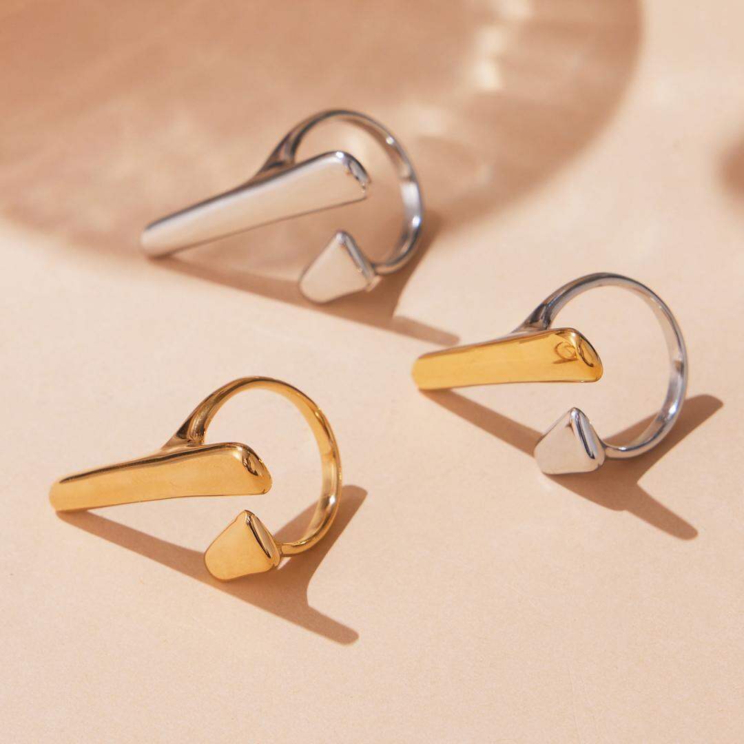 1 Stück moderner, unregelmäßig geformter Statement-Ring aus wasserfestem Edelstahl in Goldfarbe Bild4