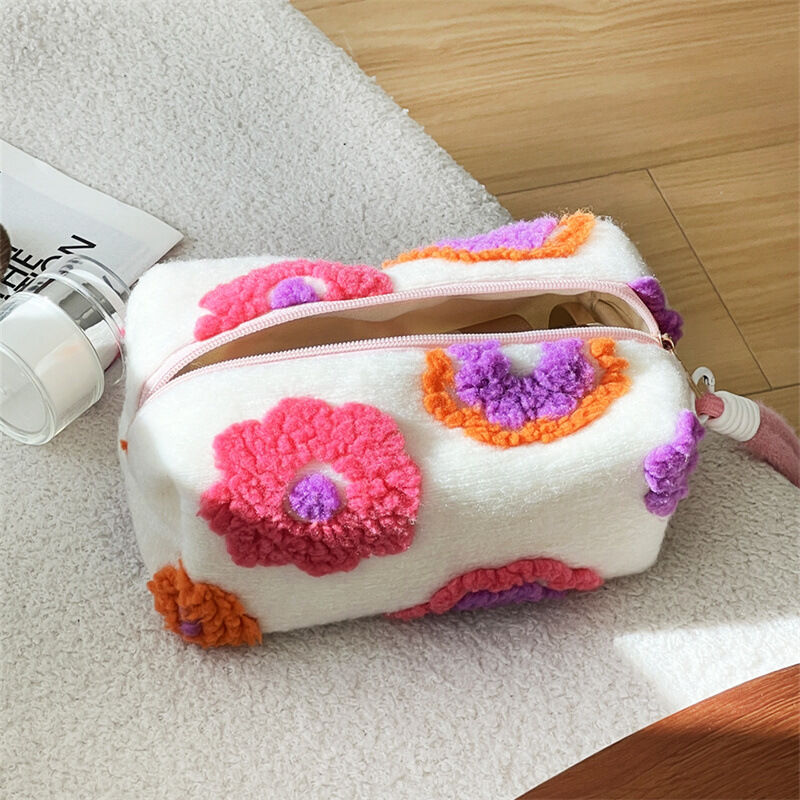 Hand-Held White Flower Pillow Bag 
