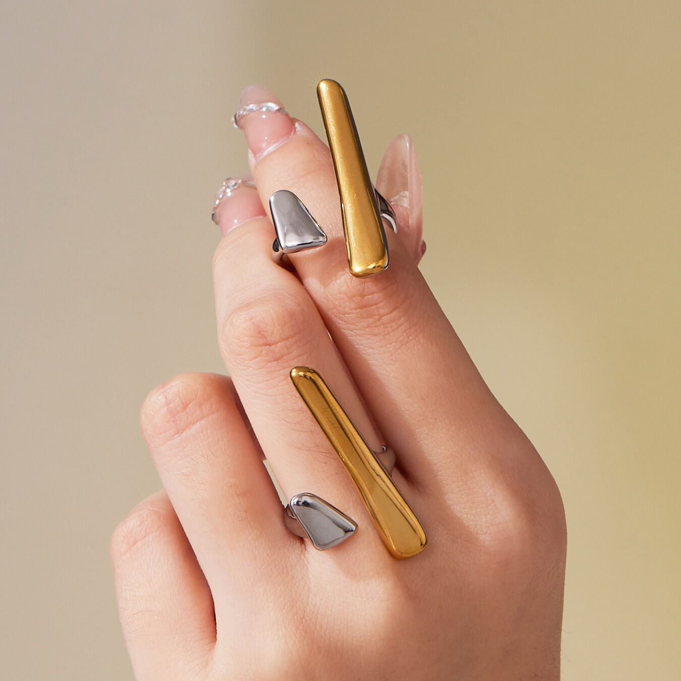1 Stück moderner, unregelmäßig geformter Statement-Ring aus wasserfestem Edelstahl in Goldfarbe Bild5
