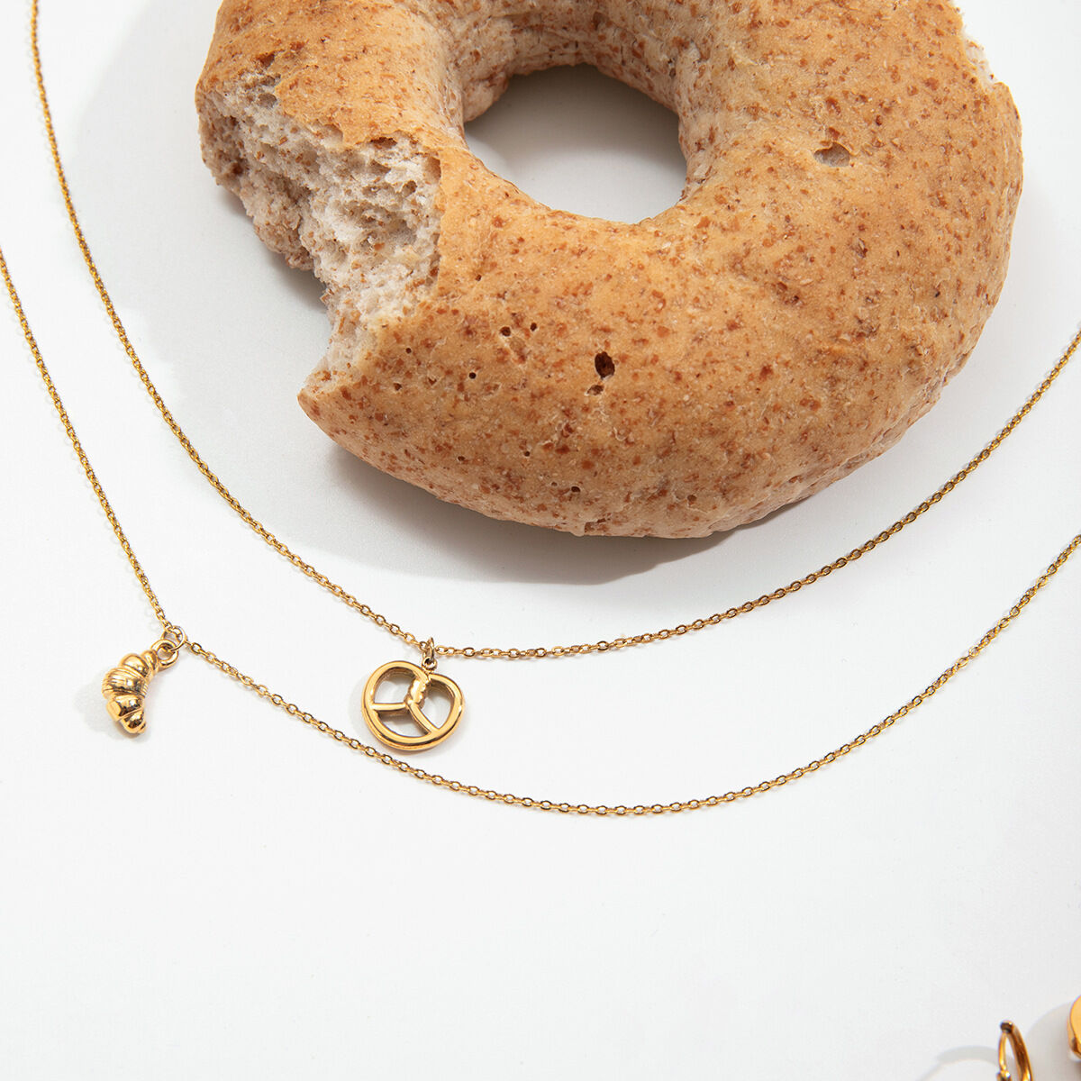 1 Piece Cute Croissant Stainless Steel Waterproof Gold Color Women's Pendant Necklaces h5 Picture4