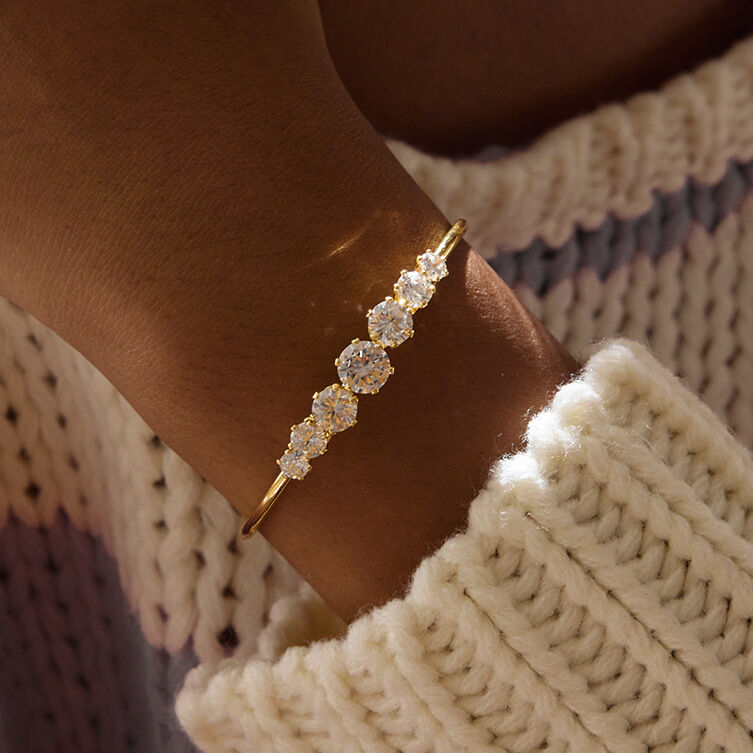 1 Stück luxuriöser runder Armreif aus wasserdichtem Edelstahl in Goldfarbe mit Zirkonia für Damen Bild4