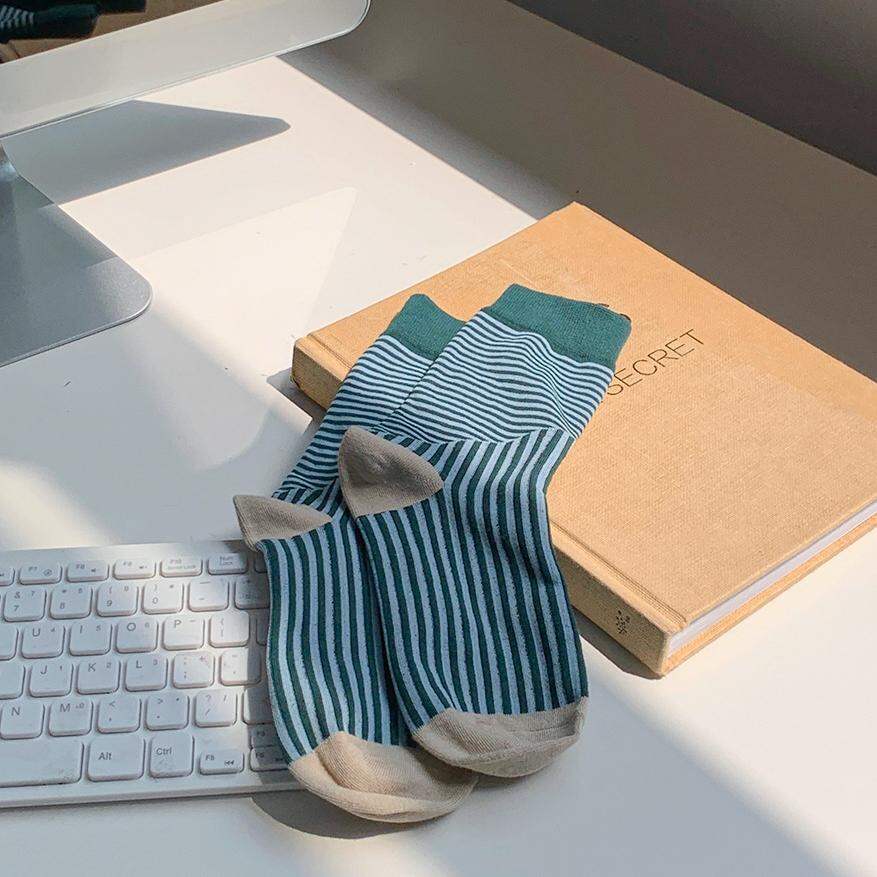 1 Pair Retro Stripe Cotton Women's Mid-Calf Socks Picture3