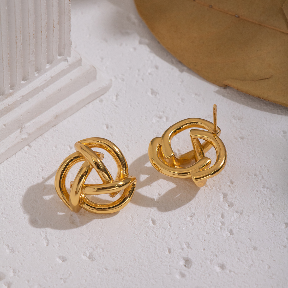 1 paire de boucles d'oreilles à clous torsadées en acier inoxydable étanche couleur or Image3