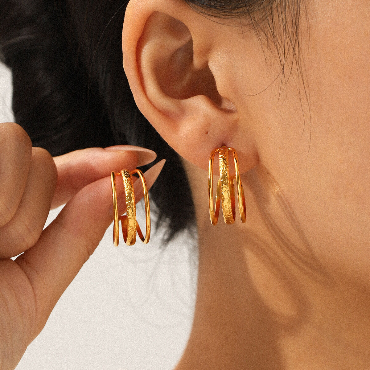 1 Pair C-Shape Hollowed-Out Stainless Steel Waterproof Gold Color Hoop Earrings