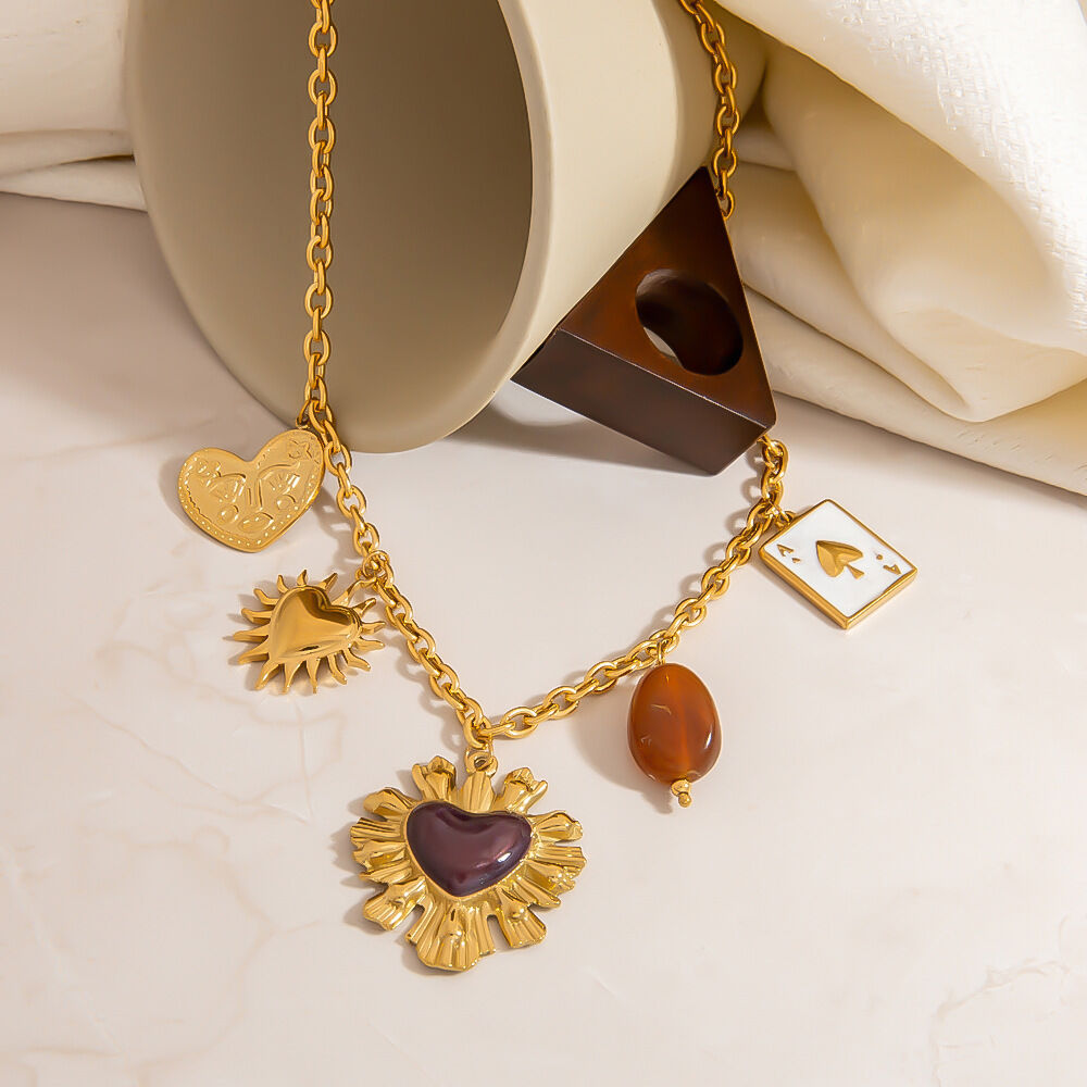 1 Piece Retro Heart Stainless Steel Waterproof Gold Color Pendant Necklace Picture3