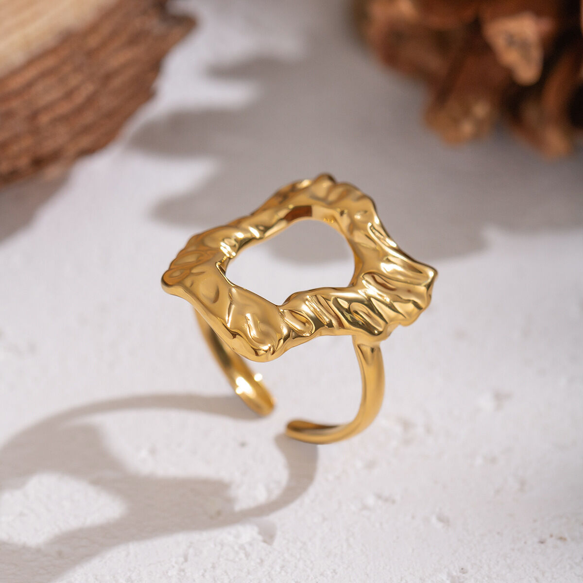 Anillo llamativo de acero inoxidable ahuecado de forma irregular, resistente al agua, color dorado, 1 pieza
