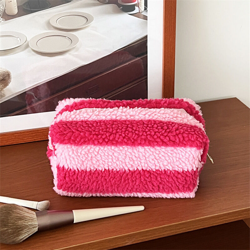 1 Piece Simple Classic Red Striped Plush  Women's Makeup Bags