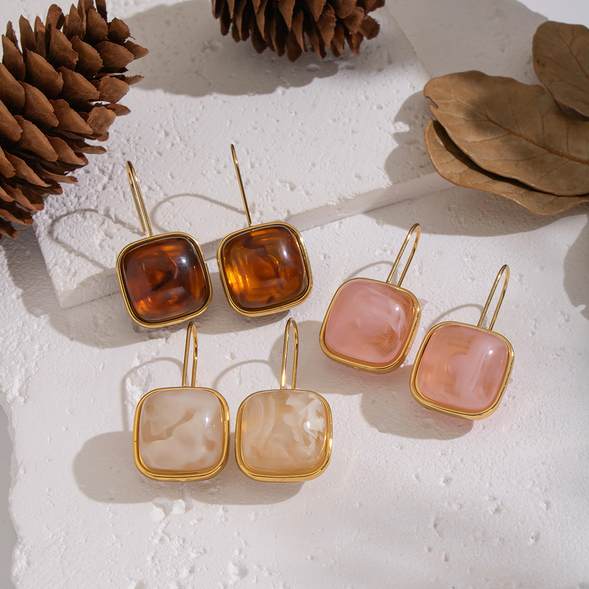 1 Pair Retro Resin Gold Color Drop Earrings 2