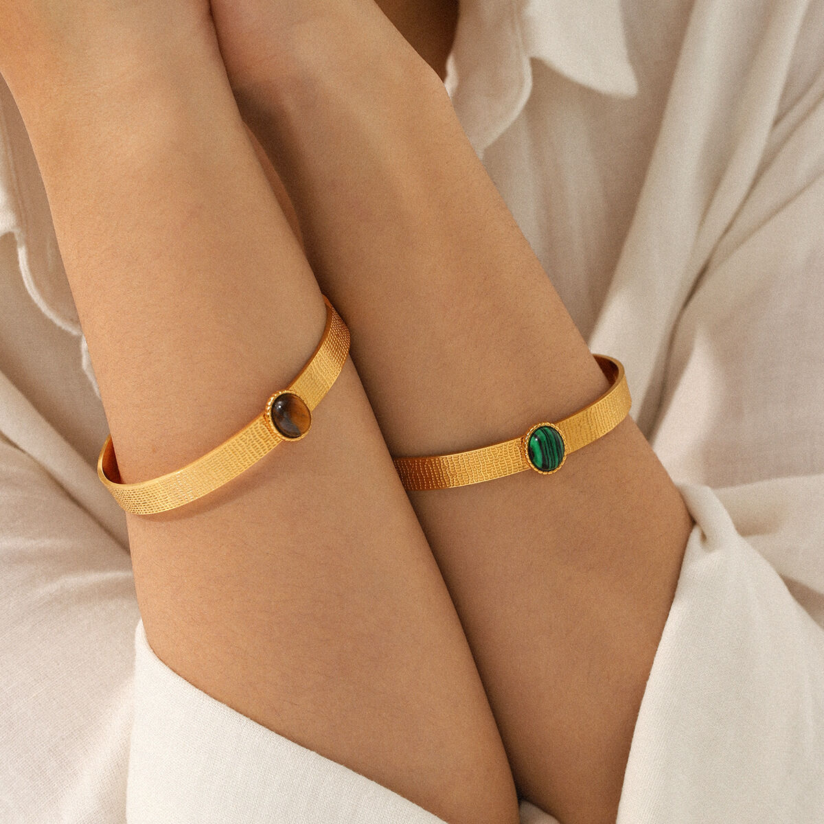 1 Stück luxuriöse, unregelmäßig geformte, wasserdichte Armreifen aus Edelstahl in Goldfarbe für Damen Bild5