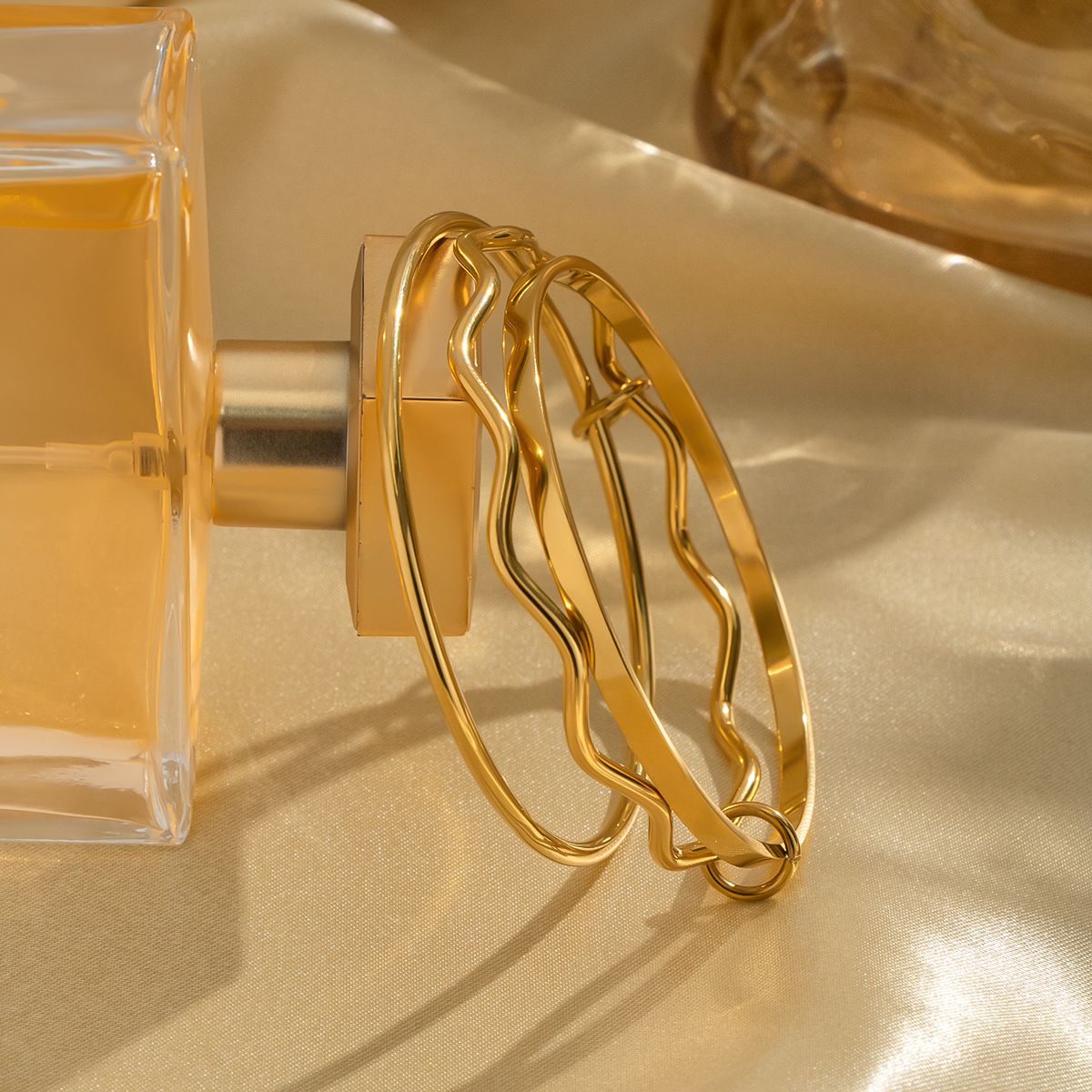 Circle Stainless Steel Waterproof Gold Color Bangles Picture5