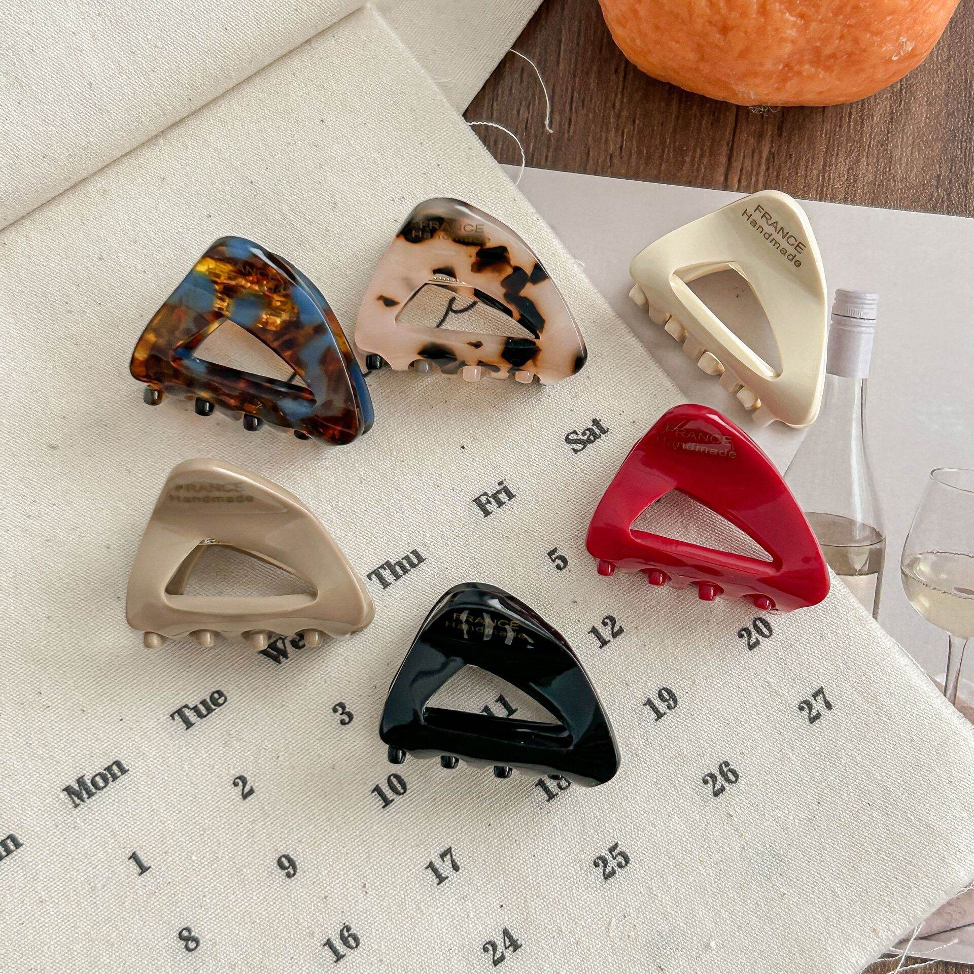 Simple Series Retro Triangle Gradient Color Acetate Women's Hair Claws Picture3