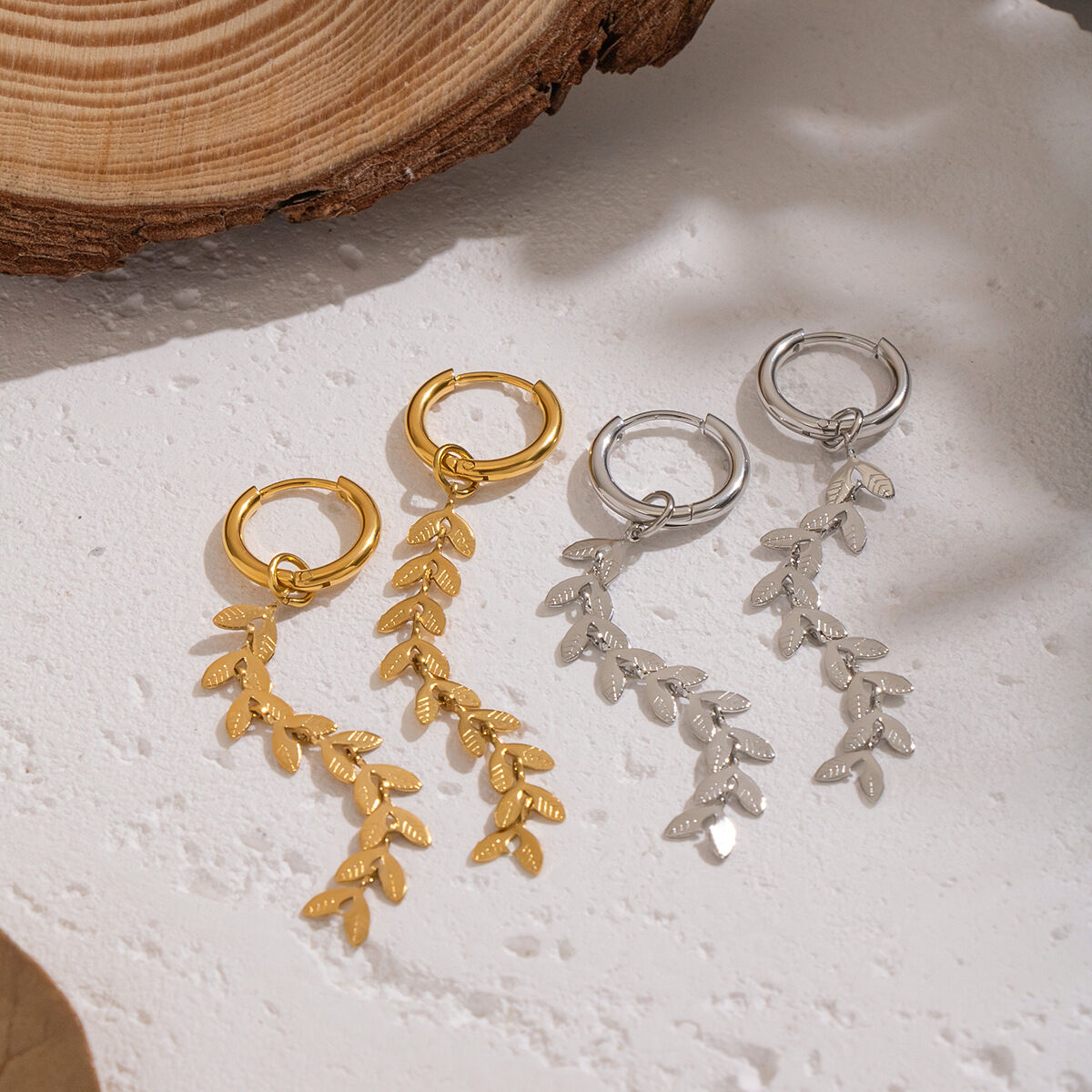 1 paio di orecchini pendenti casual con nappe e foglie in acciaio inossidabile, impermeabili, color oro