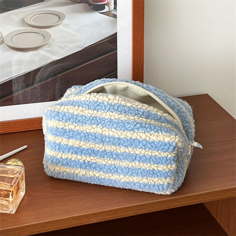 1 Piece Simple Classic Strip Polyester Women's Makeup Bags