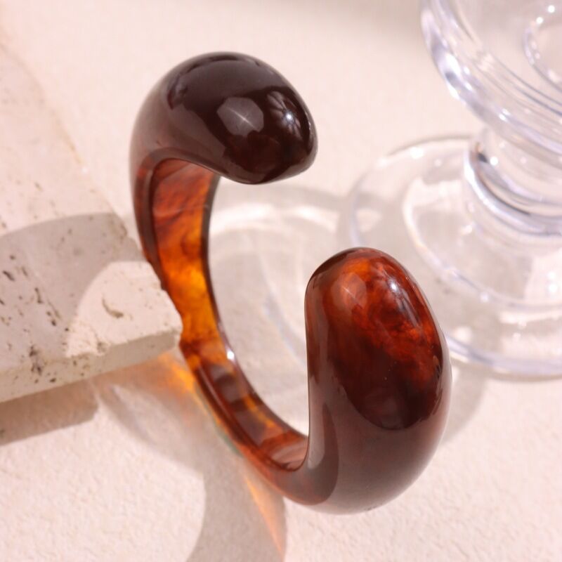 1 Piece Irregular Shape Gradient Color Resin Cuff Bracelet Picture3