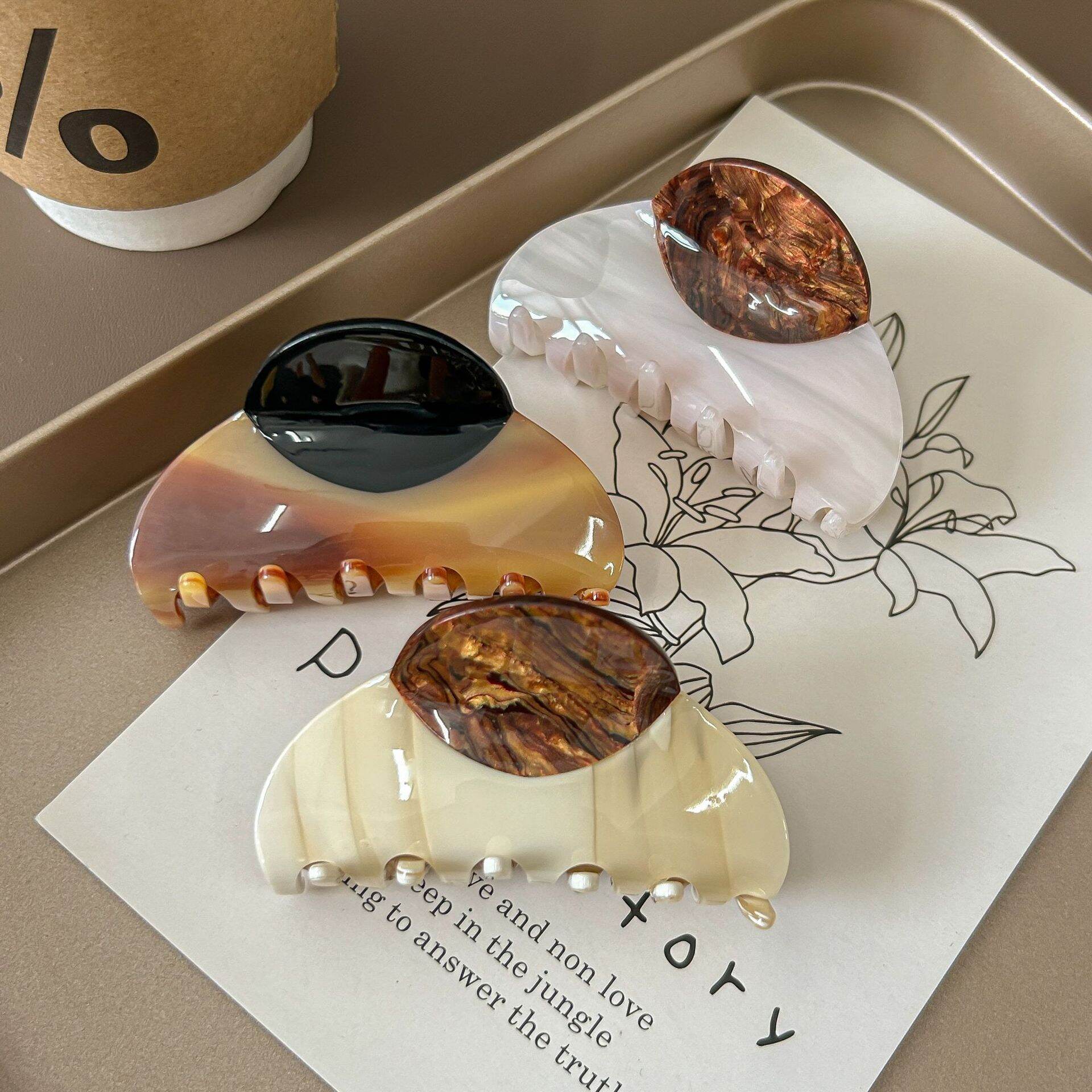 Simple Series Casual Gradient Color Acetate Women's Hair Claws 2