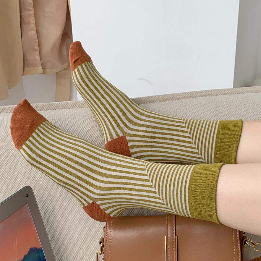 1 Pair Retro Stripe Cotton Women's Mid-Calf Socks Picture4