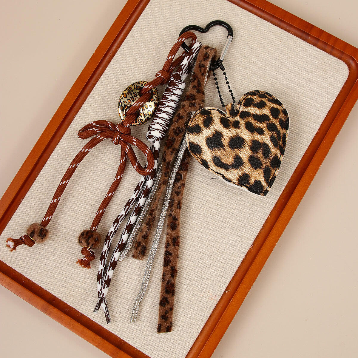 1 pezzo di ciondolo per borsa da donna in PU con stampa leopardata e fiocco casual 2
