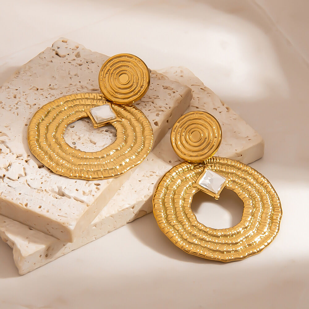 1 paire de boucles d'oreilles pendantes Punk Circle en acier inoxydable étanche couleur or Image2