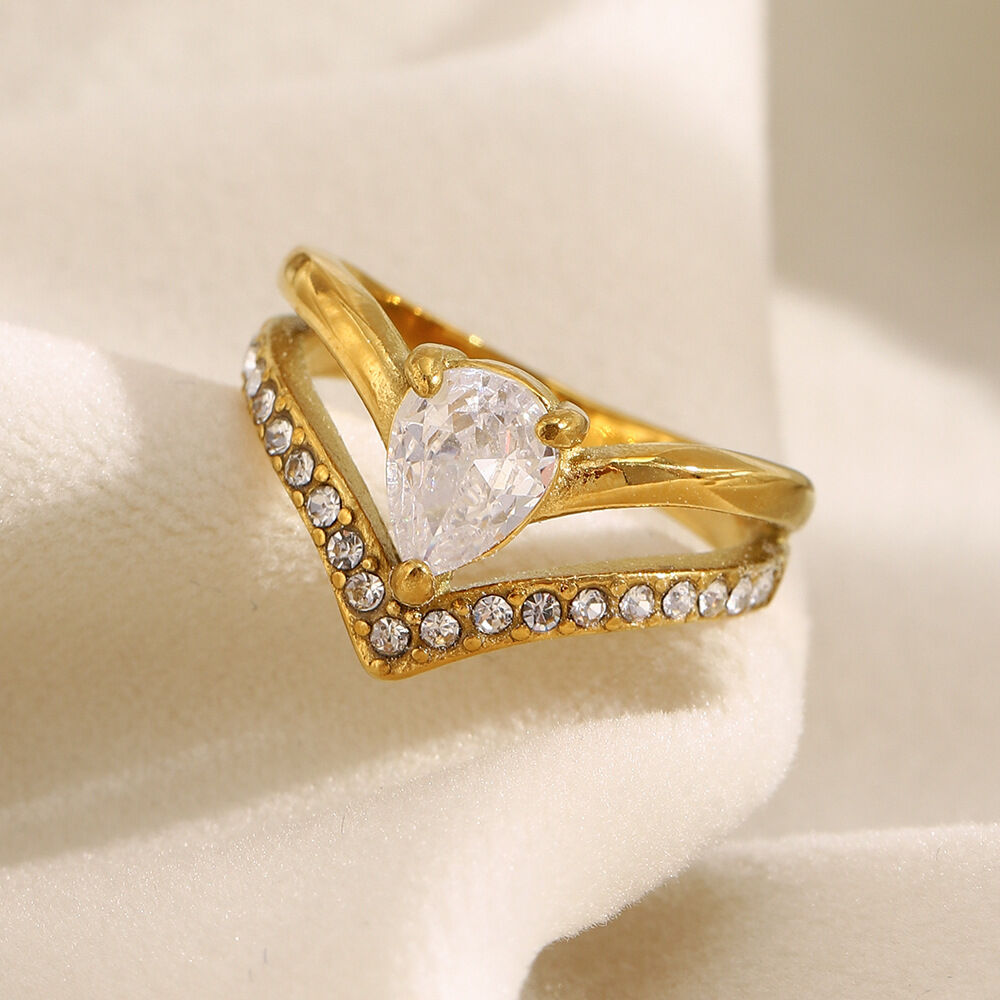 1 Stück CrownLuxury Herzförmiger Edelstahl Wasserdichter Goldfarbener Damenring mit Edelstein
