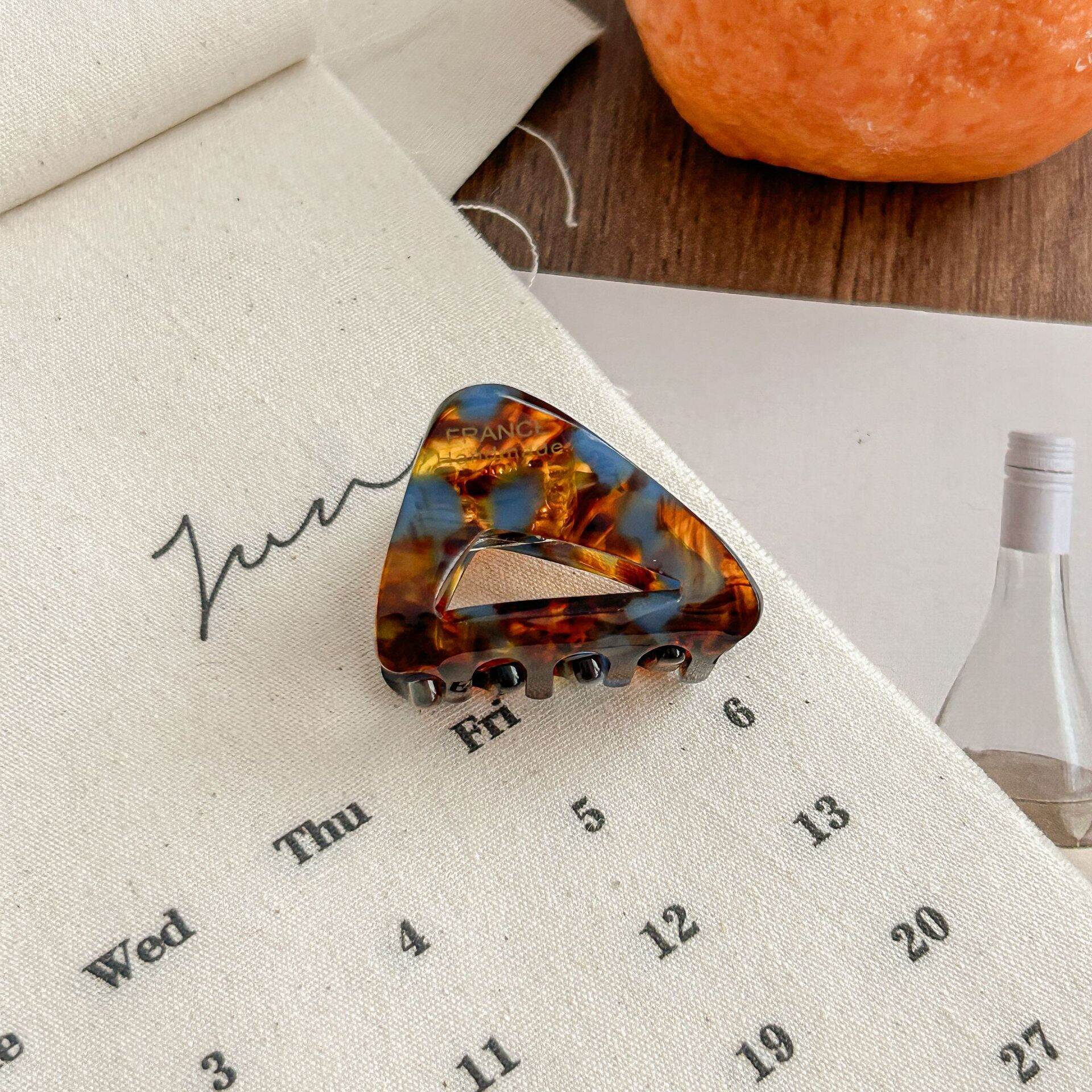 Simple Series Retro Triangle Gradient Color Acetate Women's Hair Claws h5 