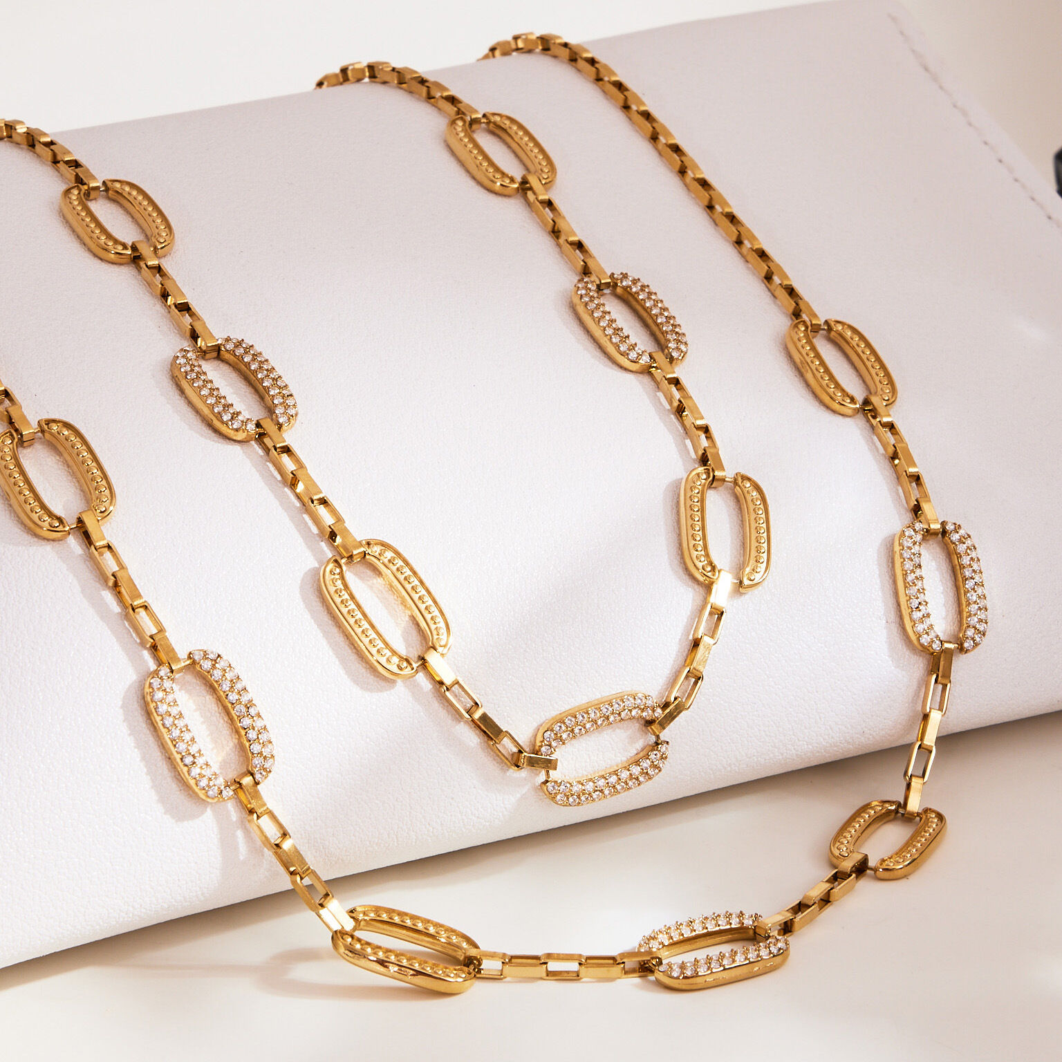 Set di gioielli da donna in acciaio inossidabile rettangolare, impermeabili, color oro e zirconi, personalizzabili 2