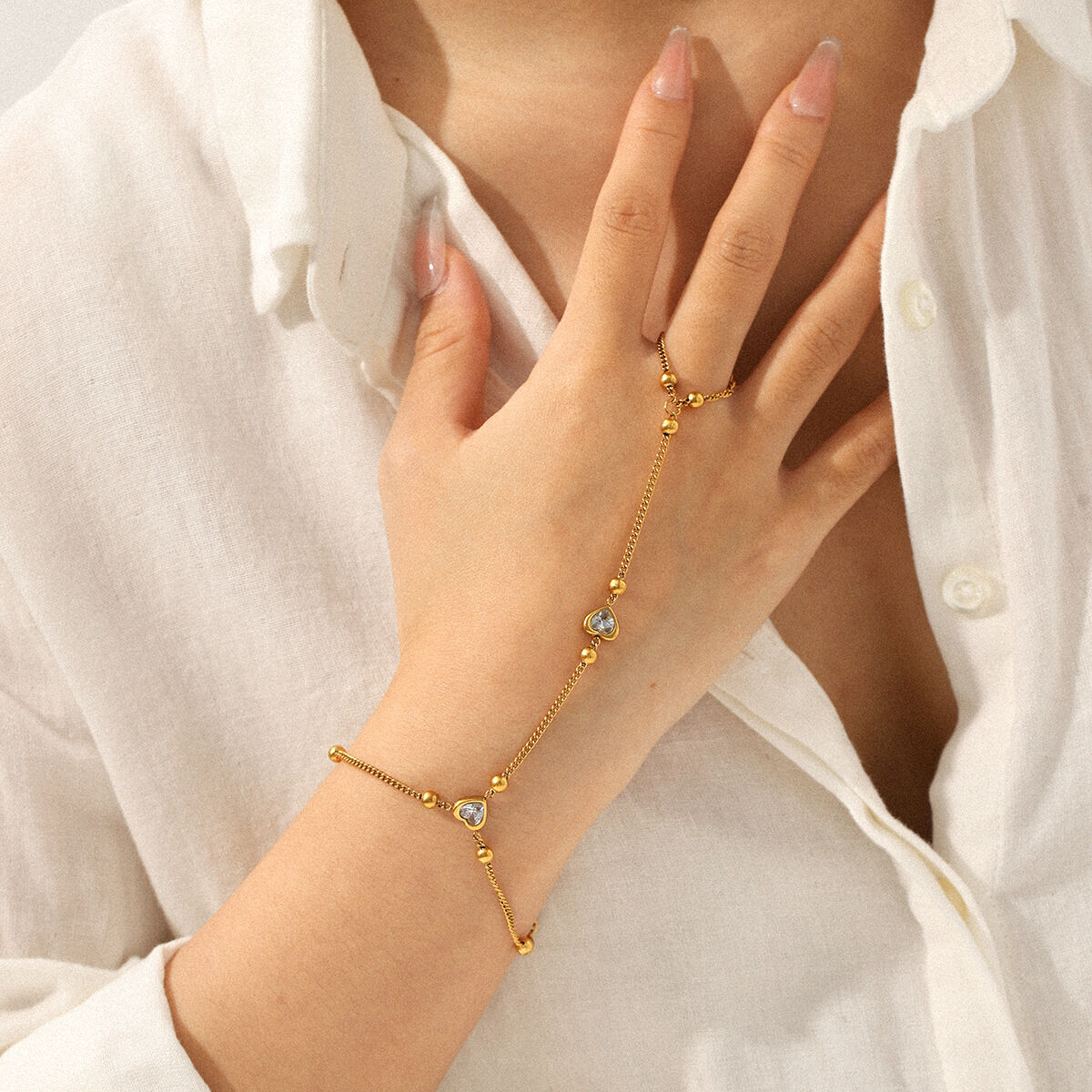 1 Stück schlichtes Herzarmband aus Edelstahl, wasserdicht, goldfarben, mit Zirkonia-Verzierung für Damen h5 Bild4