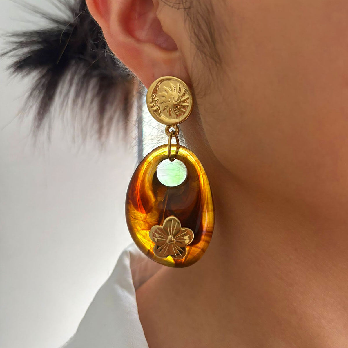 1 Pair Droplet Resin Flower Gold Color Dangle Earrings