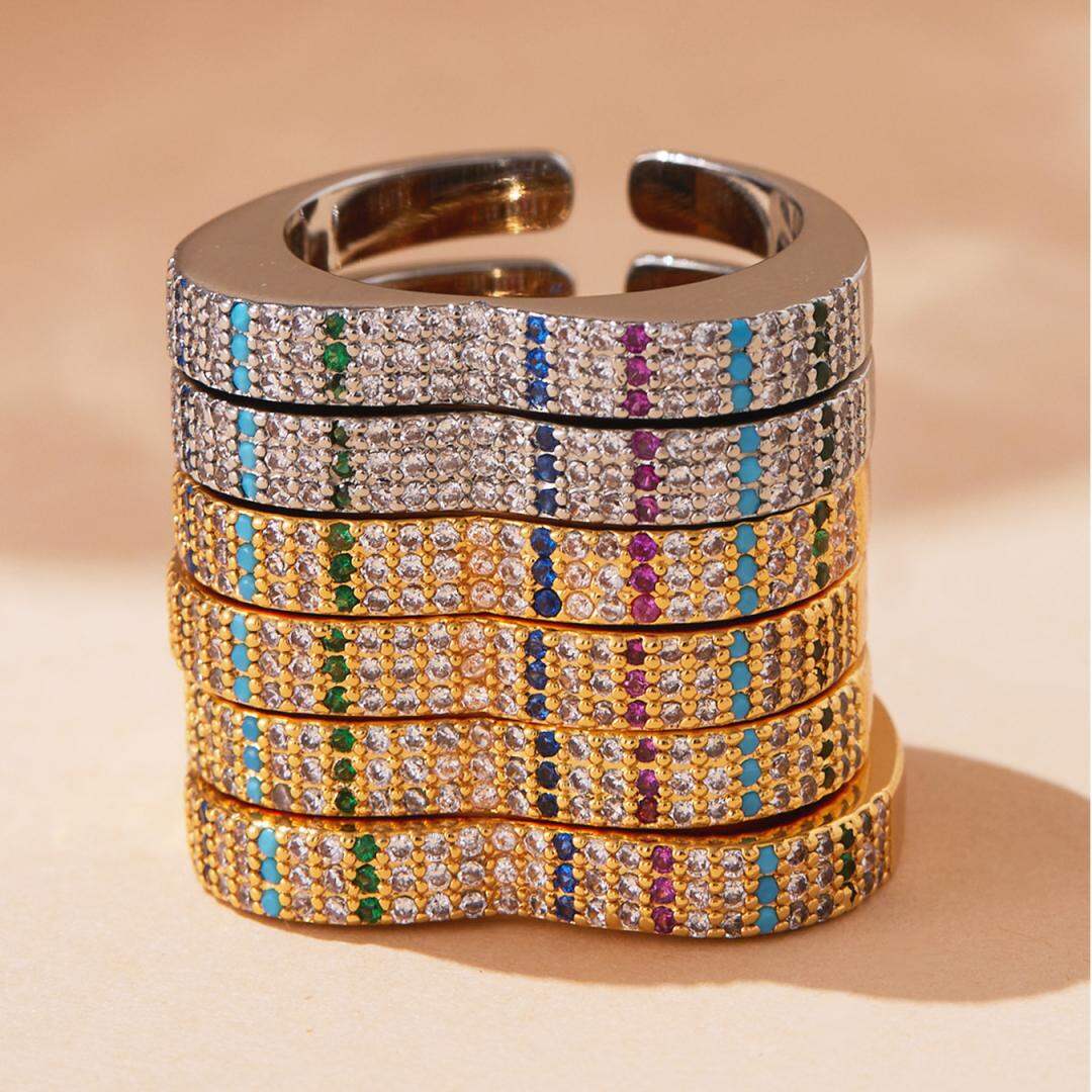 1 stuk kleurrijke hartvormige, waterdichte roestvrijstalen ring met goudkleurige zirkonia voor dames.