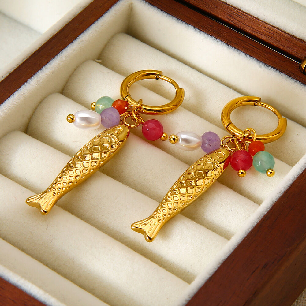 1 paio di orecchini pendenti da donna in acciaio inossidabile color oro con perle artificiali a forma di pesce retrò h5Immagine4