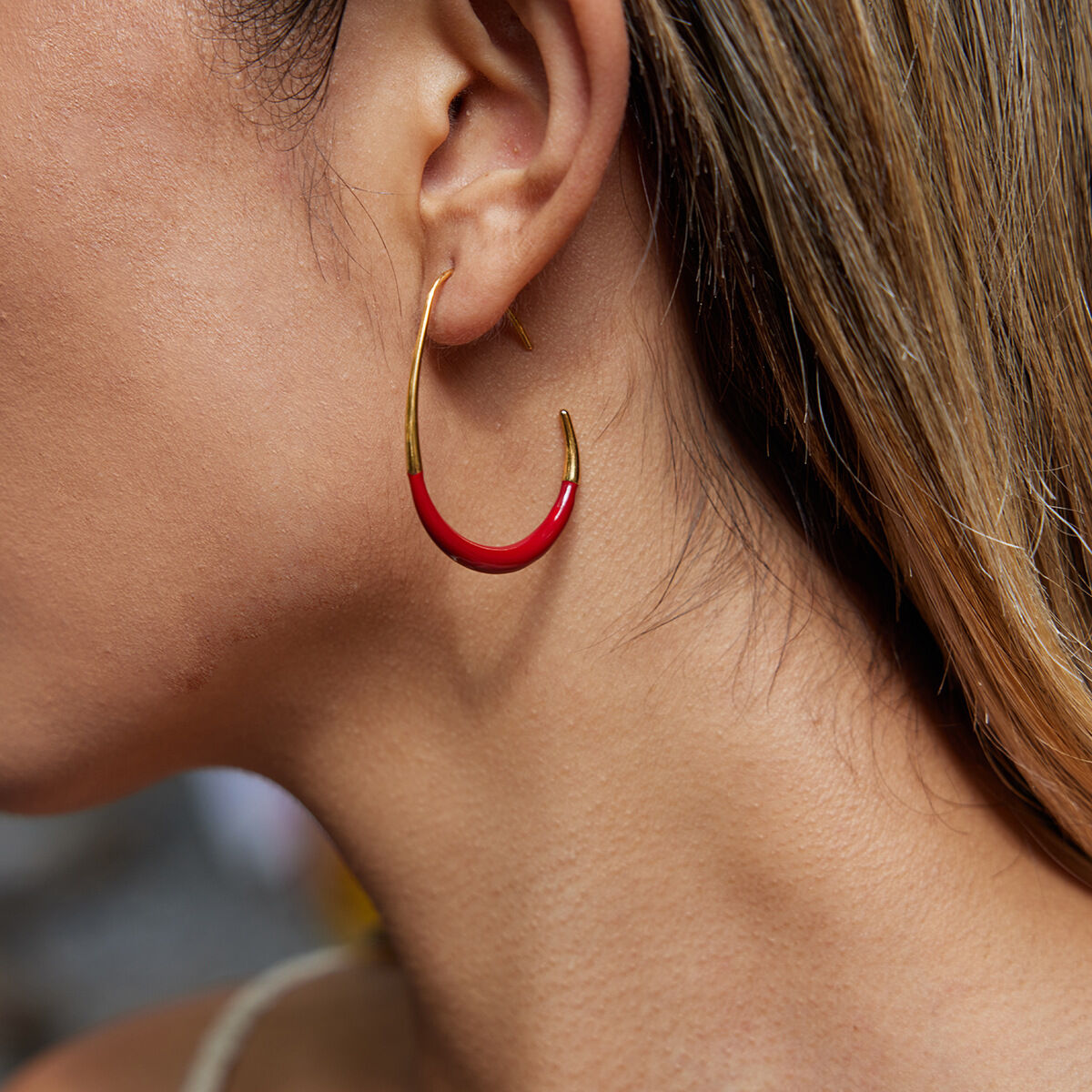 1 par de pendientes de aro clásicos ovalados de acero inoxidable de colores mixtos, resistentes al agua, para mujer