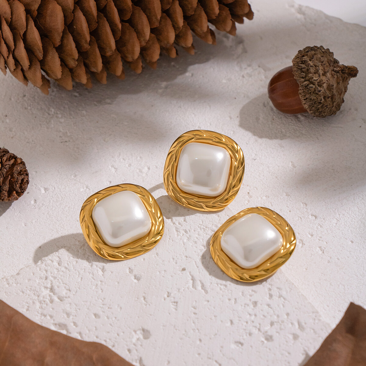 Elegantes Set aus Perlenohrringen aus Edelstahl, wasserdicht, goldfarben 2