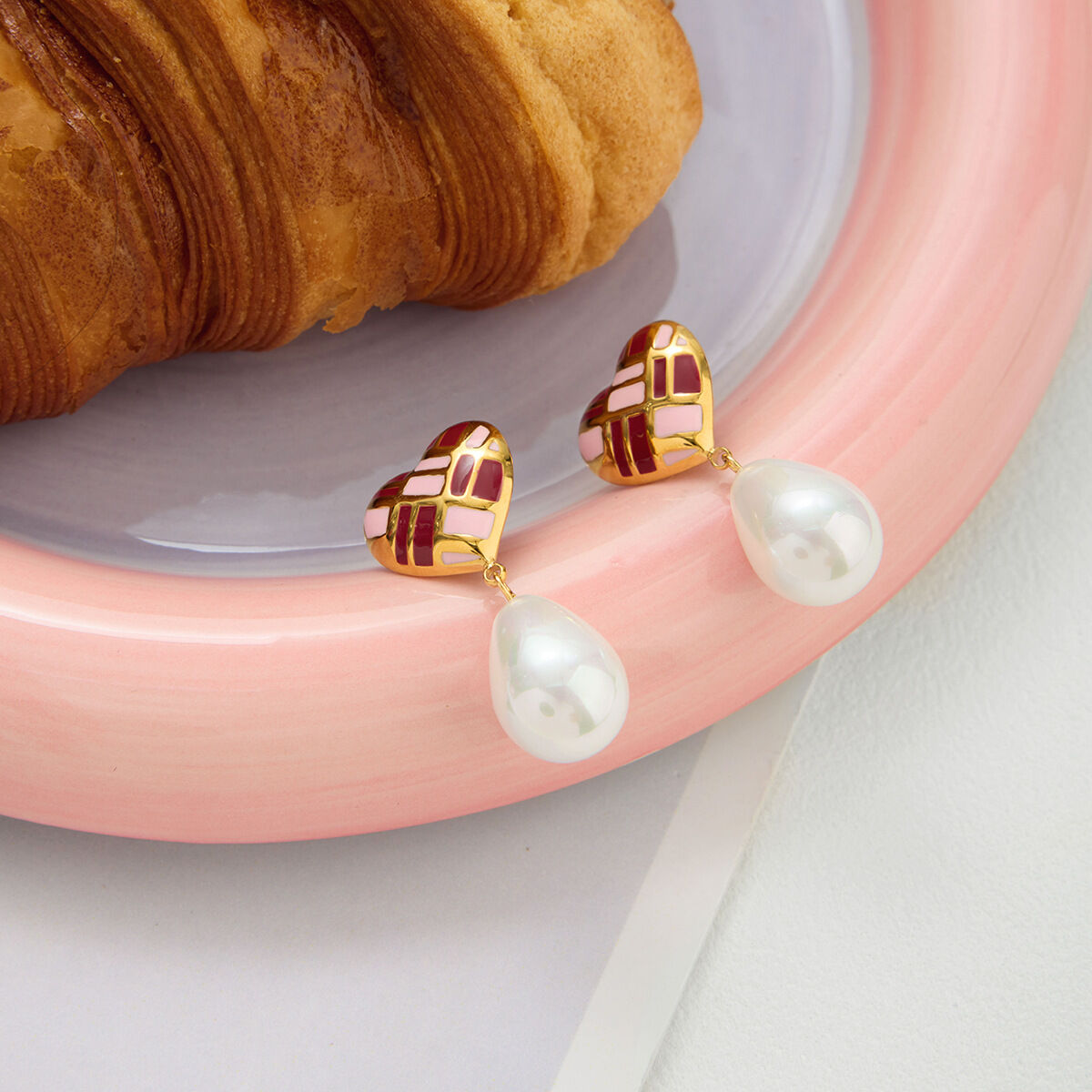1 paio di orecchini pendenti da donna in acciaio inossidabile color oro con cuore romantico e impermeabili h5 Immagine5