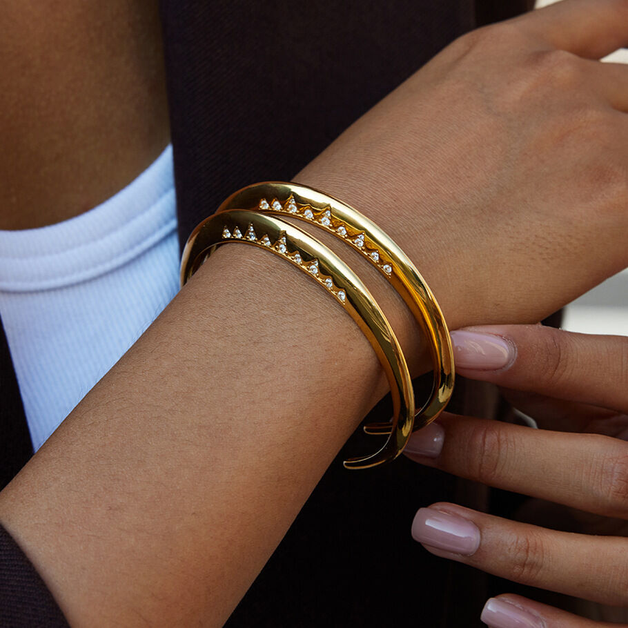 1 stuk slanke, driehoekige, waterdichte, goudkleurige damesarmband van roestvrij staal 2