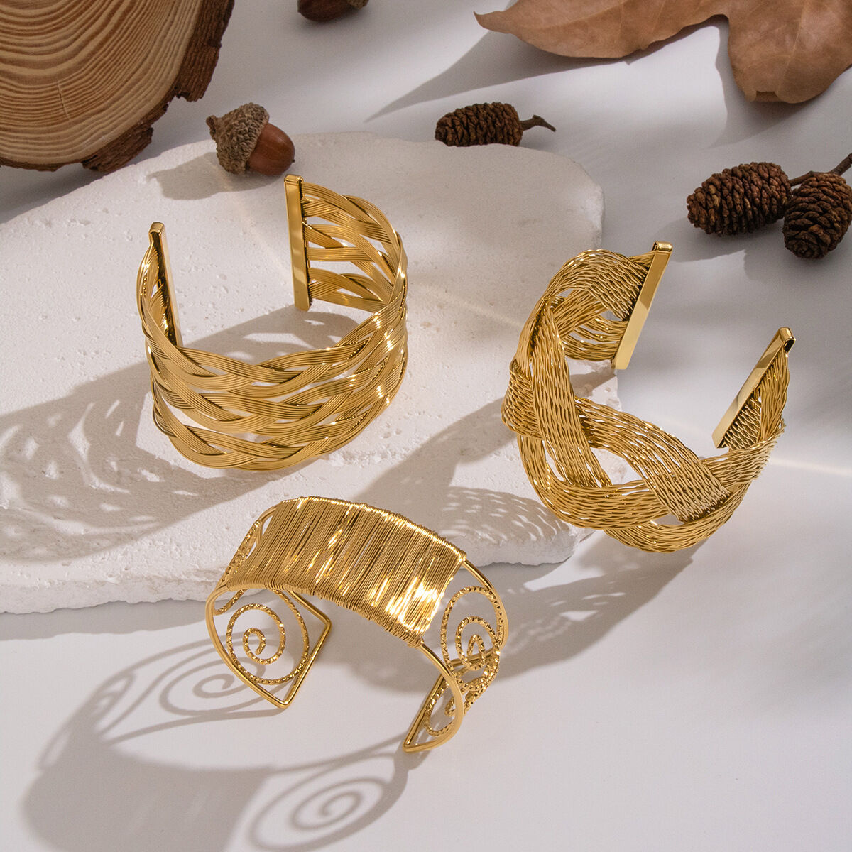 1 Piece Gorgeous Hollowed-out Shape Stainless Steel Waterproof Gold Color Cuff Bracelet