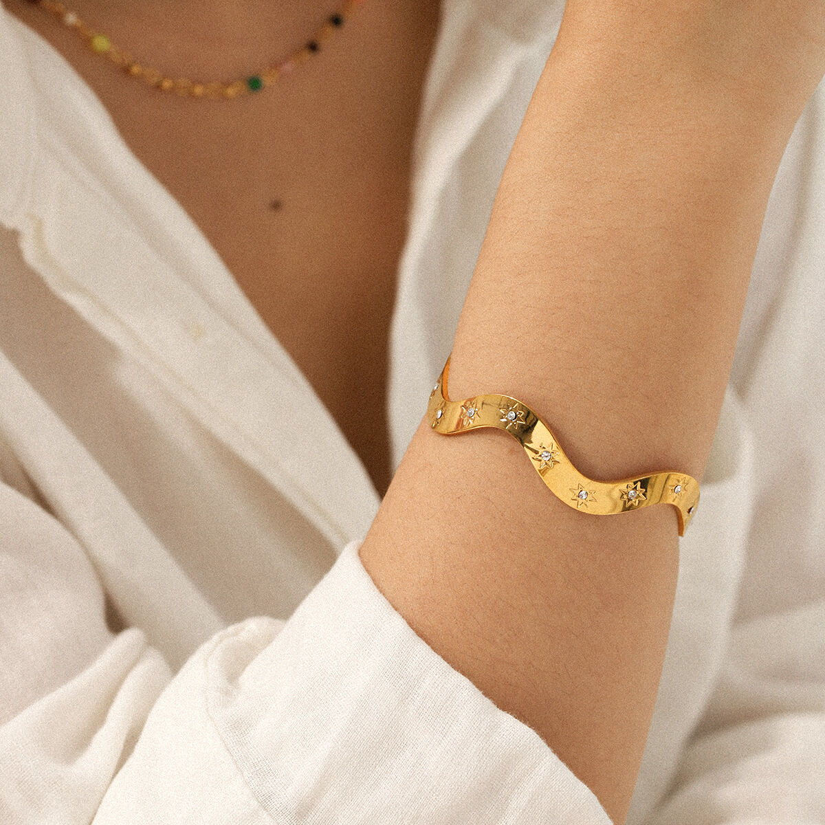 Bracciale rigido in acciaio inossidabile con zirconi color oro, impermeabile, a forma di stella irregolare, 1 pezzo Immagine4