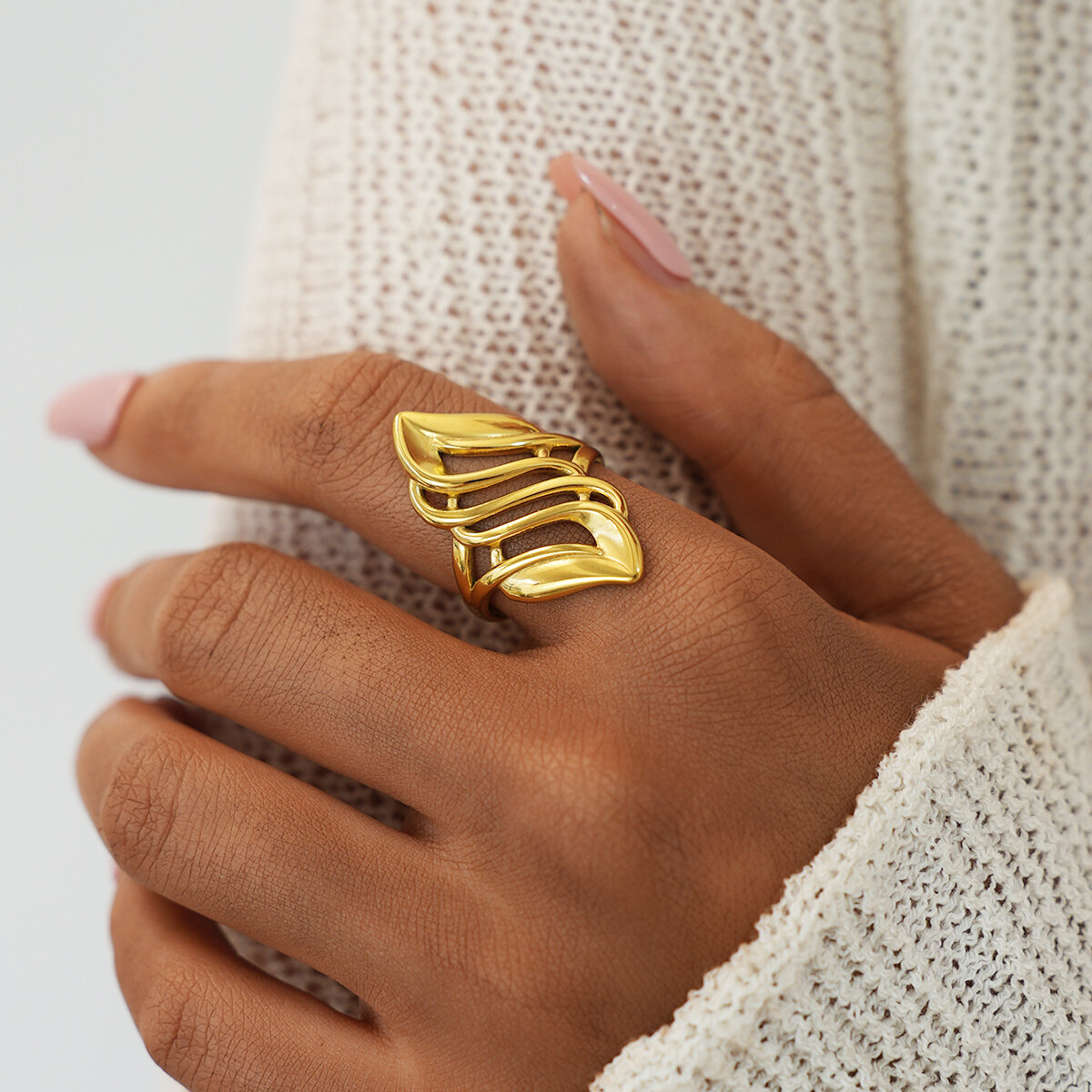 1 stuk eenvoudige retro statement ring voor dames, onregelmatige vorm, roestvrij staal, waterdicht, goudkleurig 2