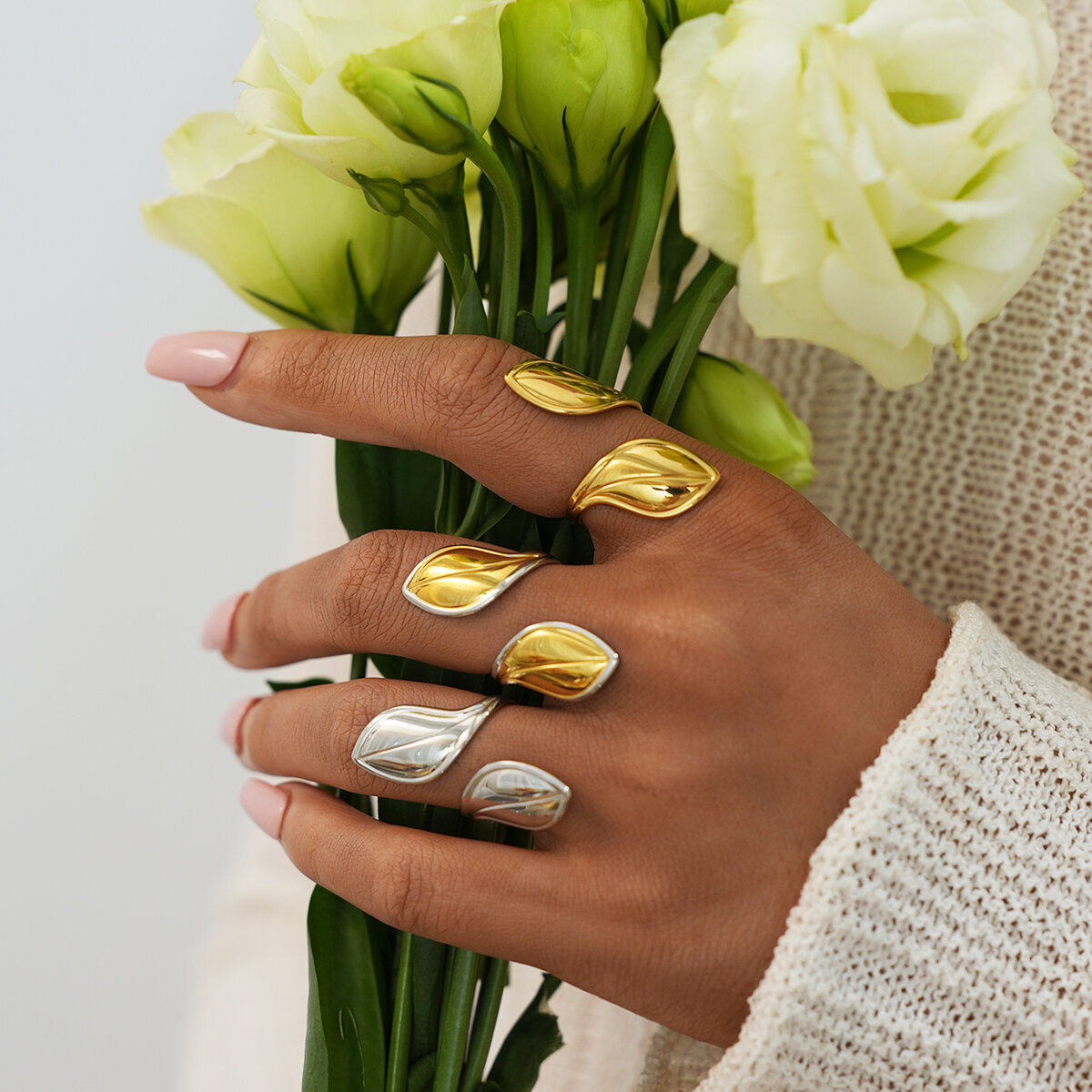 1 stuk eenvoudige retro statement ring voor dames met bladmotief, gemaakt van roestvrij staal, waterdicht en goudkleurig.