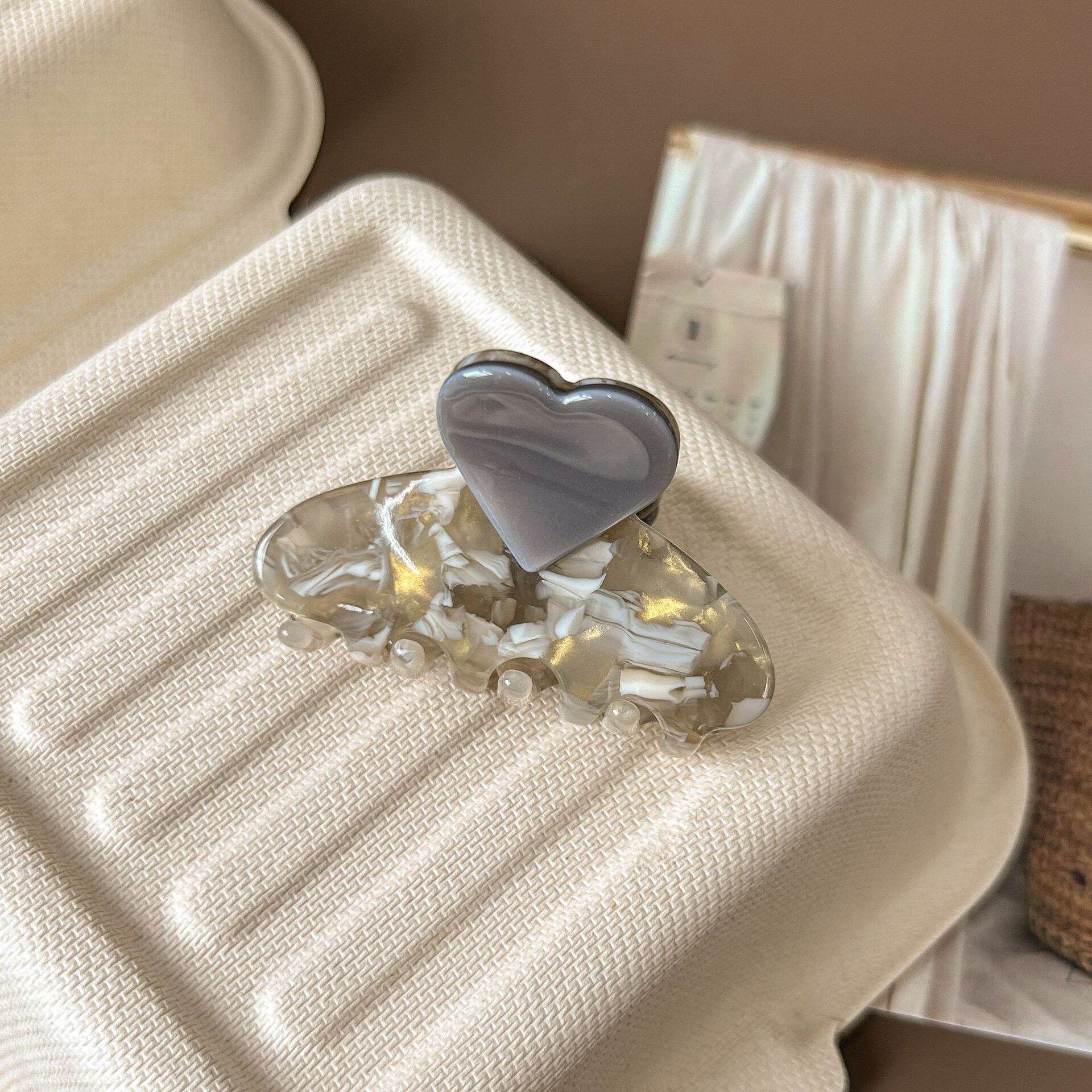 Simple Series Elegant Heart Acetate Women's Hair Claws h5