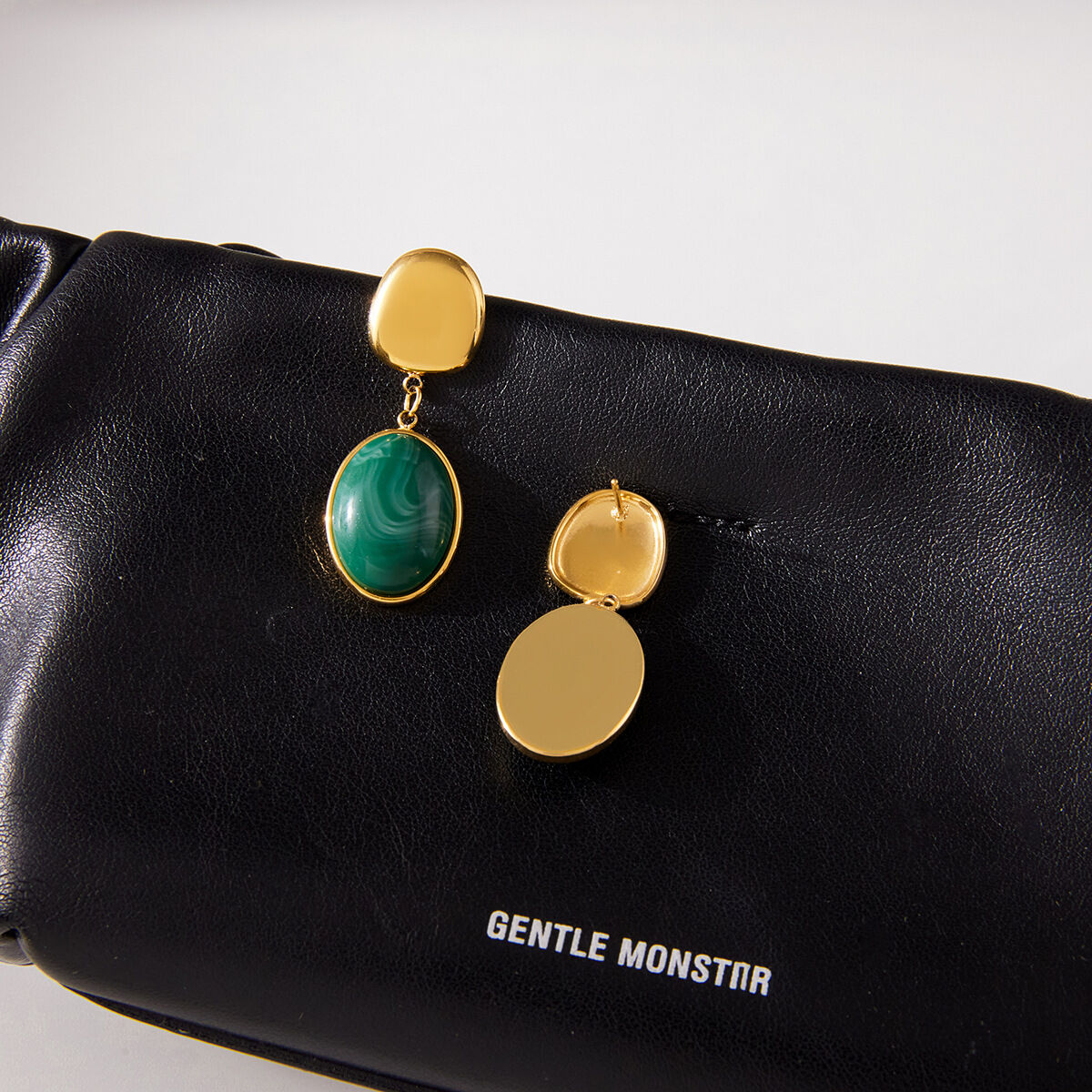 1 paar retro groene ronde oorbellen van roestvrij staal, waterdicht, goudkleurig acryl, voor dames. Afbeelding5