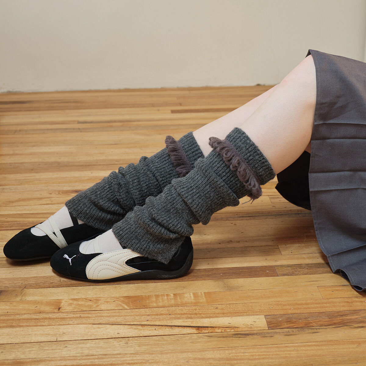 1 Pair Wool Blend Tassel Design Knitted Leg Warmers Picture3