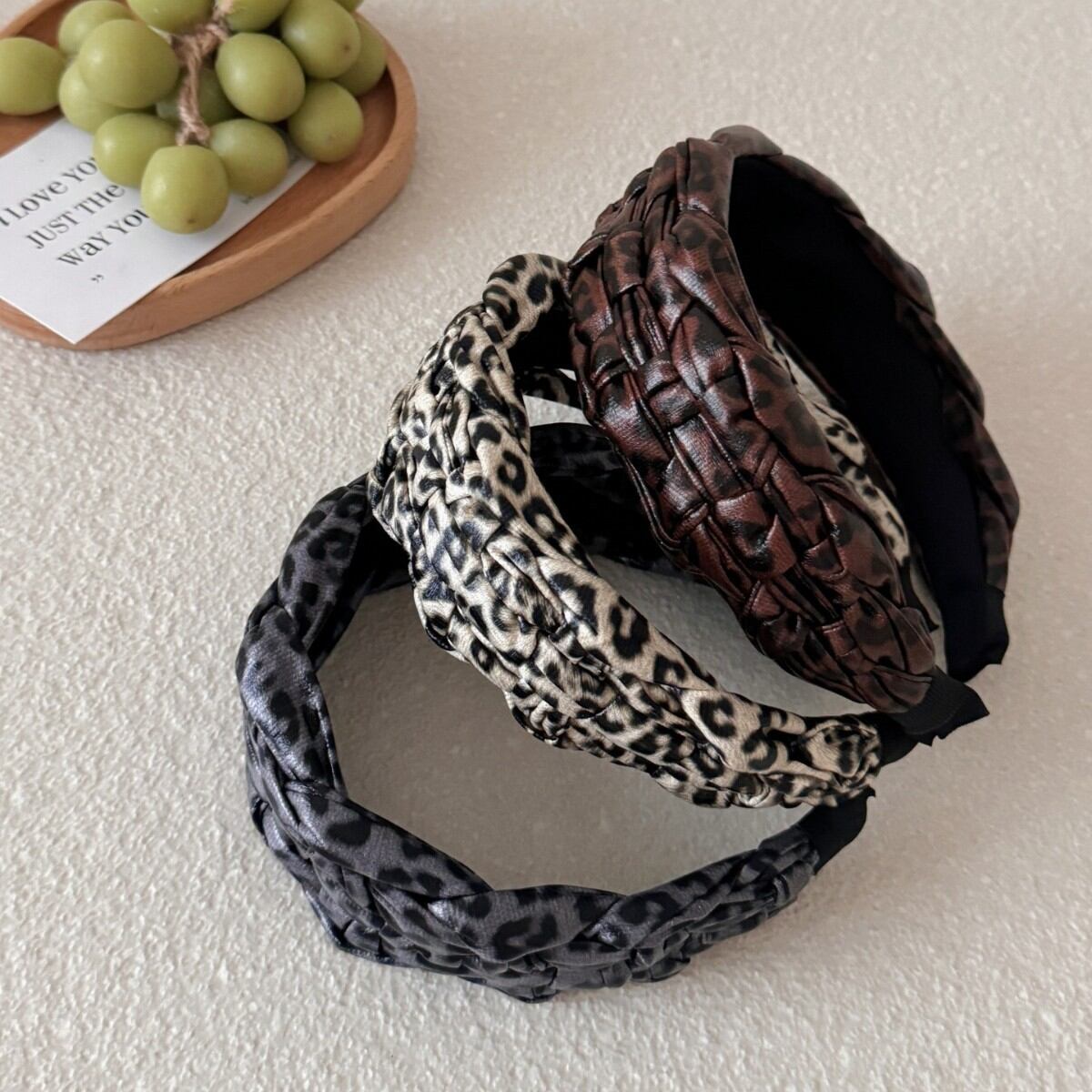 1 Piece Retro Leopard Print Twisted Wide PU Women's Hair Bands h5 Picture2
