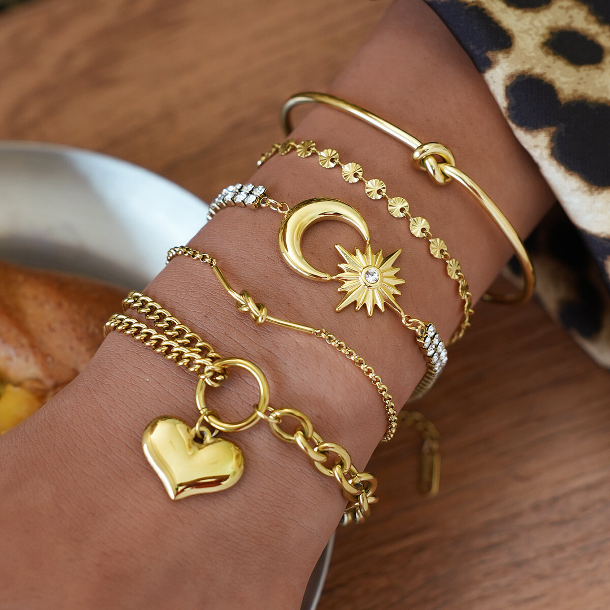 Conjunto de joyería para mujer de 1 pieza, simple, retro, con forma de corazón y luna, de acero inoxidable, resistente al agua, color dorado h5 Imagen3