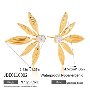 1 par de elegantes pendientes de acero inoxidable con hojas y circonitas doradas resistentes al agua para mujer h5 Imagen2