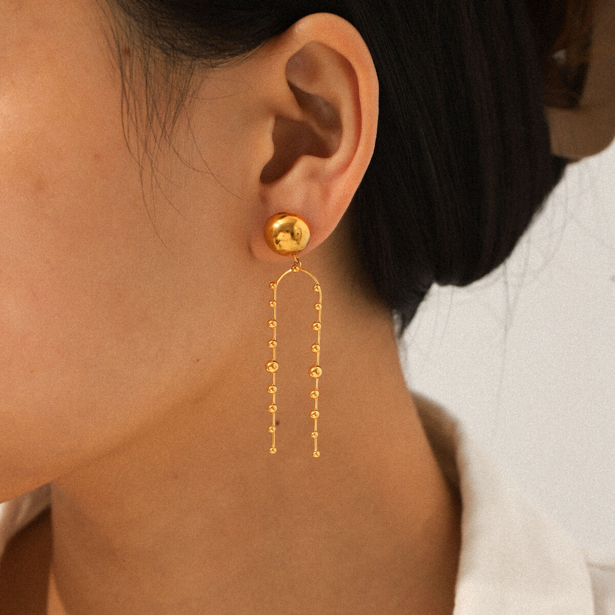 1 paio di orecchini pendenti in acciaio inossidabile con nappa color oro impermeabili 2