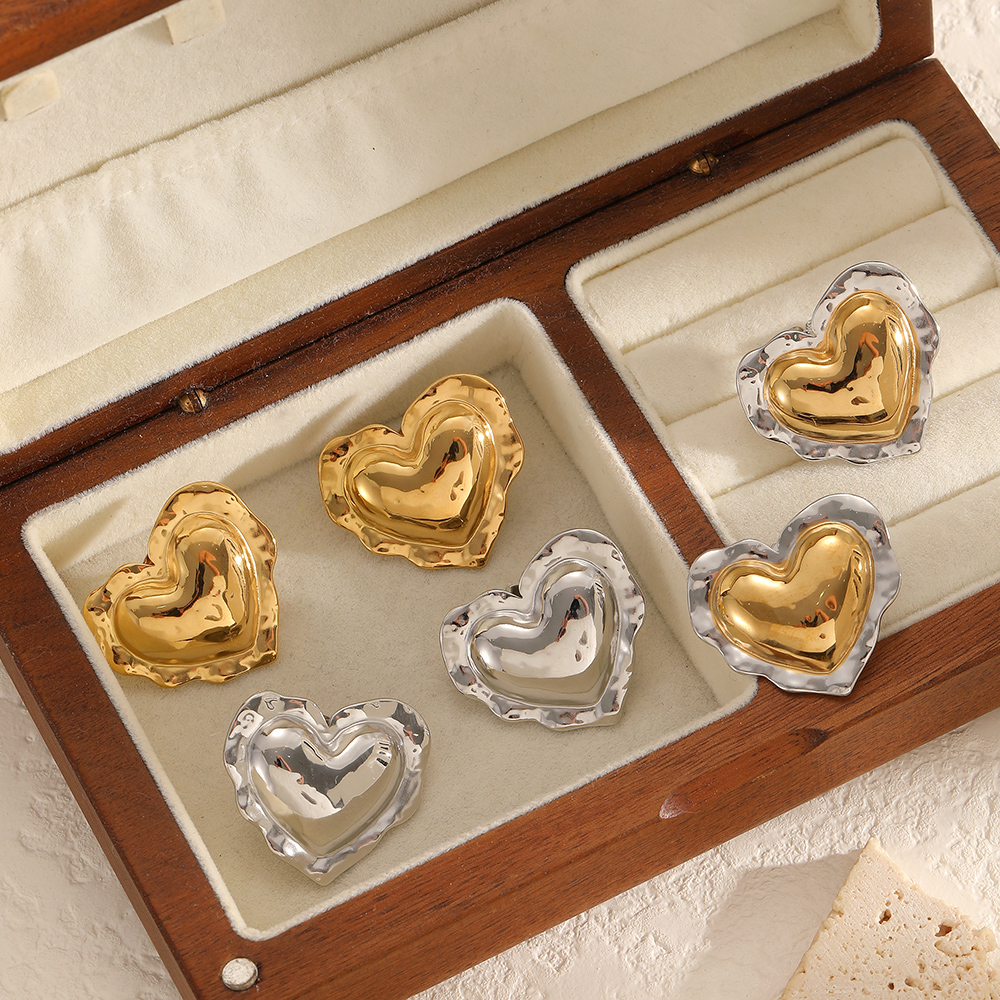 1 paio di orecchini a bottone in acciaio inossidabile a forma di cuore, impermeabili, di vari colori 2