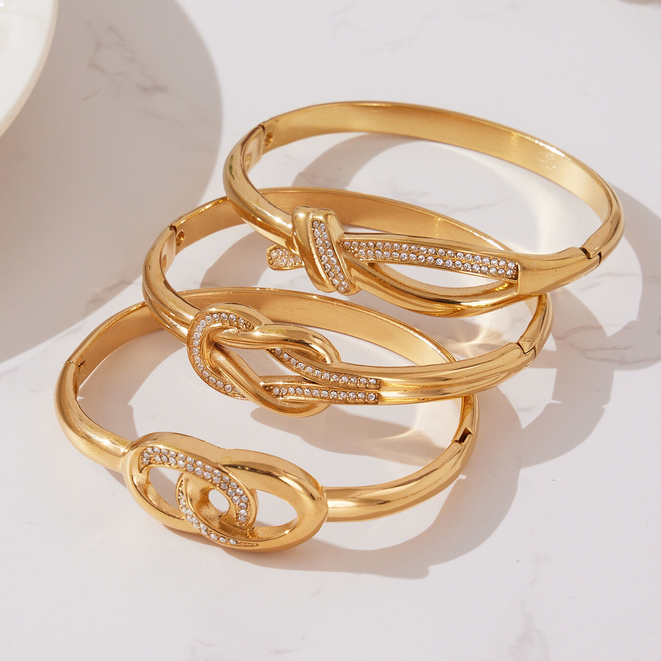Bracelet jonc luxueux pour femme, en acier inoxydable torsadé, étanche, couleur or, orné de zircon (1 pièce) 2