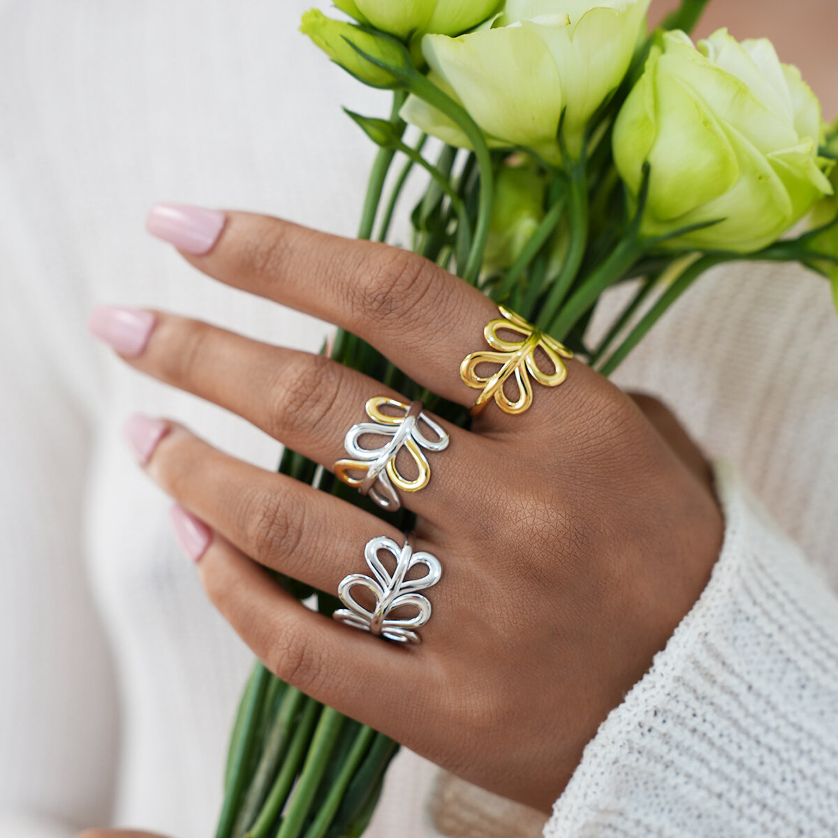 Anillos llamativos para mujer, de acero inoxidable, color dorado, resistentes al agua, con diseño de flor sencilla, 1 pieza Imagen5