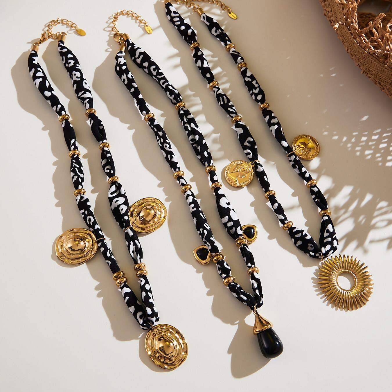 Collana con ciondolo da donna color oro impermeabile in acciaio inossidabile con cerchio personalizzabile, 1 pezzo h5 Immagine2