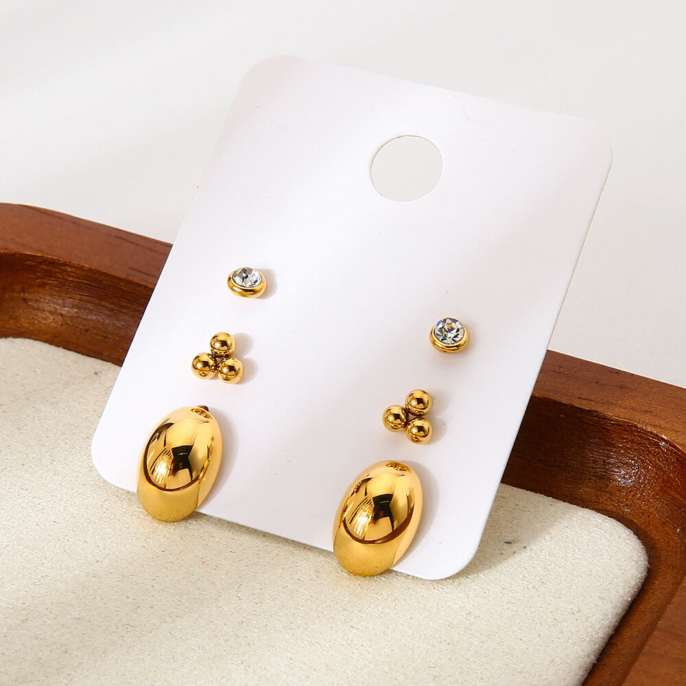 1 Set schlichte runde, wasserdichte Ohrringe aus Edelstahl in Goldfarbe mit Zirkonia